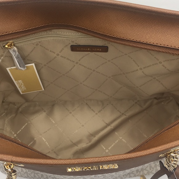 MICHAEL KORS SHANIA LARGE EW CHAIN TOTE VANILLA - Picture 7 of 8